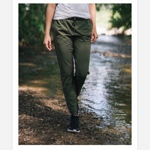 Zyia active Everywhere pants in Olive